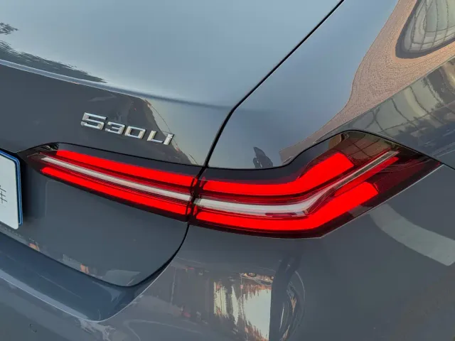 BMW 5 Series — Фото автомобиля 25