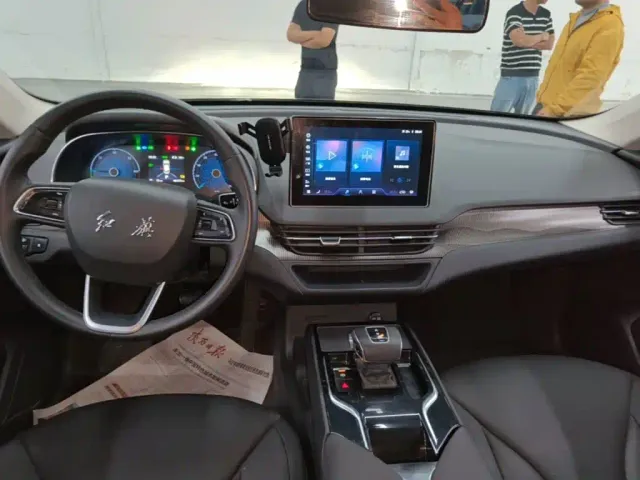 Hongqi E-QM5 — Фото автомобиля 12