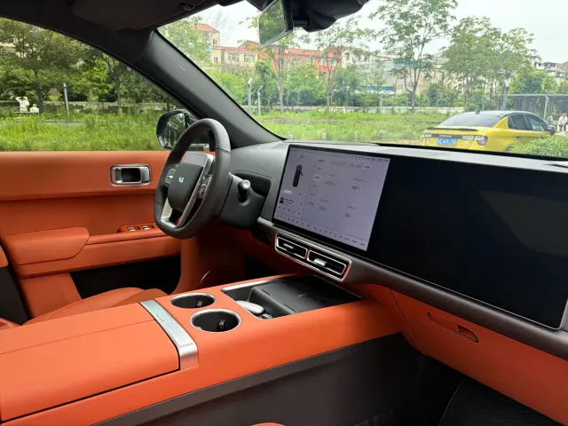 Li Auto L7 — Фото автомобиля 6