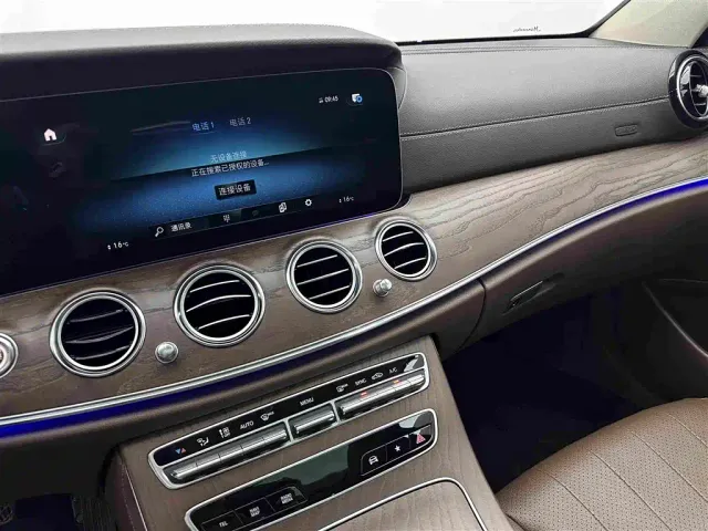 Mercedes-Benz E-Class — Фото автомобиля 12