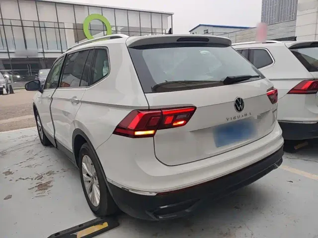 Volkswagen Tiguan L — Фото автомобиля 4