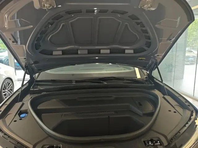 Audi Q6L e-tron — Фото автомобиля 19