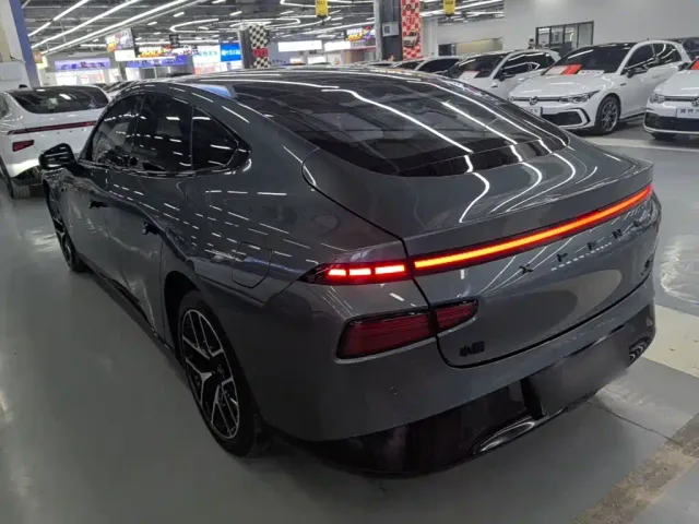 Xpeng P7 — Фото автомобиля 4