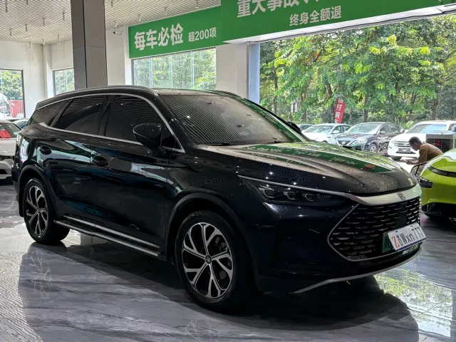BYD Tang — Фото автомобиля 3
