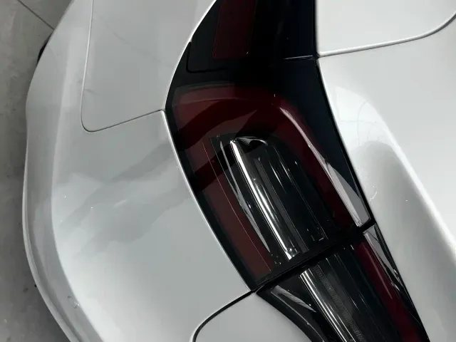 Tesla Model 3 — Фото автомобиля 13