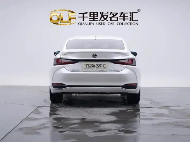 Lexus ES — Фото автомобиля 2