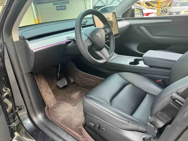 Tesla Model Y — Фото автомобиля 5
