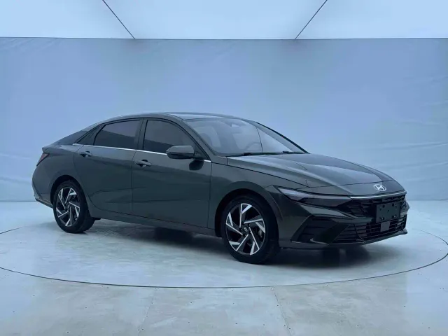 Hyundai Elantra — Фото автомобиля 3