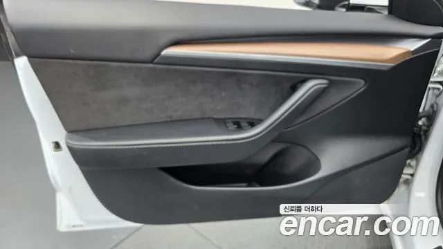 Tesla Model 3 — Фото автомобиля 13