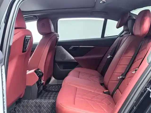 BMW 5 Series — Фото автомобиля 15