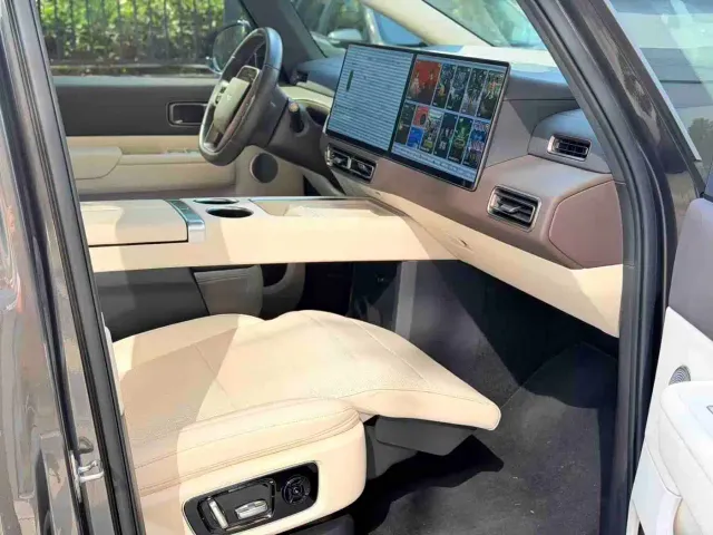 Li Auto MEGA — Фото автомобиля 5