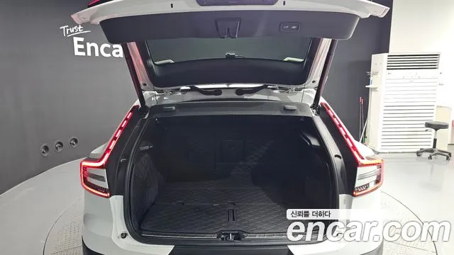 Volvo C40 Recharge — Фото автомобиля 20