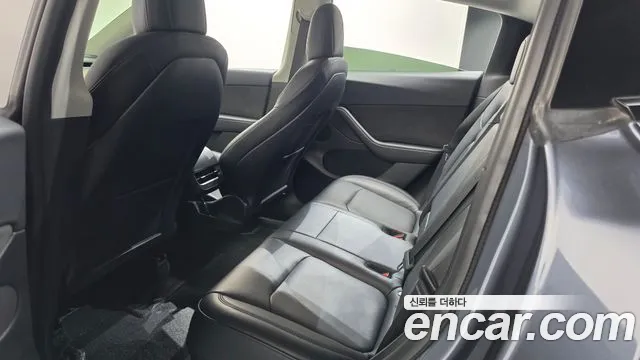 Tesla Model Y — Фото автомобиля 24