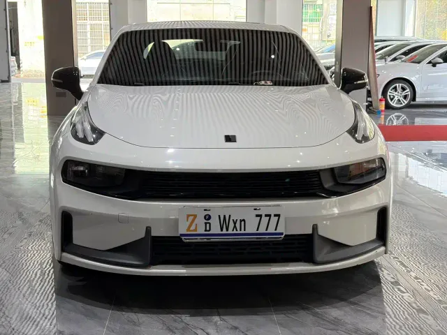 Lynk & Co 03 — Фото автомобиля 2