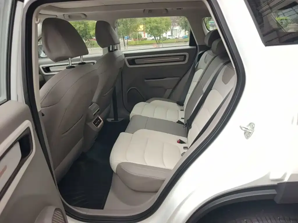 Geely Geely ICON 2026 Chocolate 1.5TD Pure Edition — Фото автомобиля 16