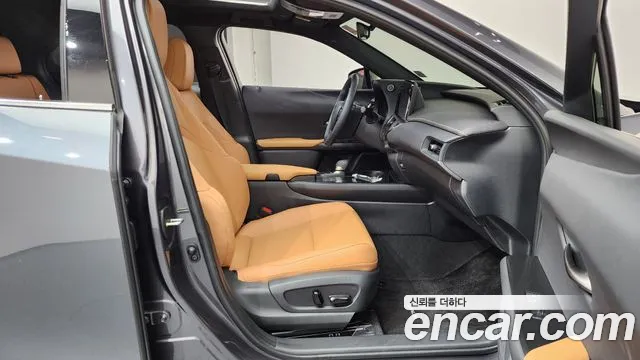 Lexus UX — Фото автомобиля 25