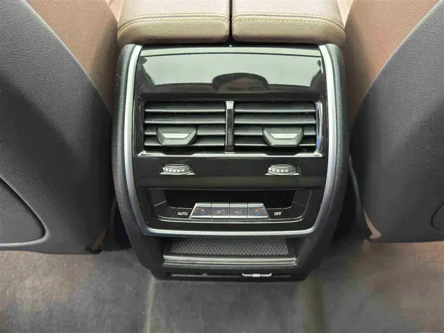 BMW X7 — Фото автомобиля 11