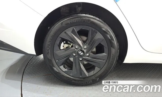 Hyundai Avante CN7 — Фото автомобиля 5