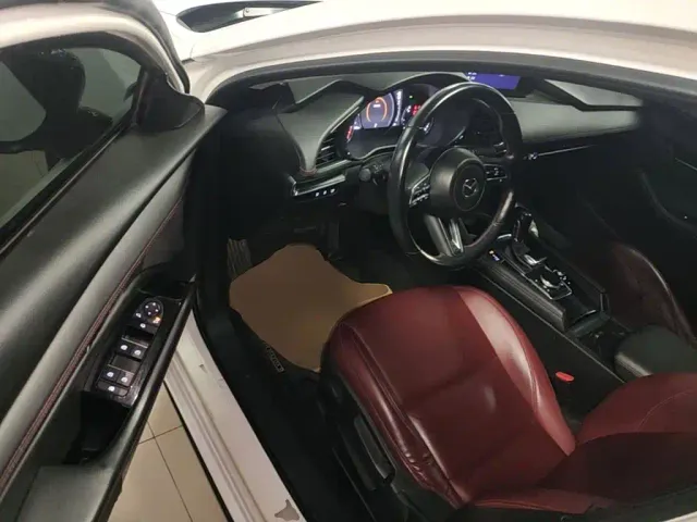 Mazda Axela — Фото автомобиля 15