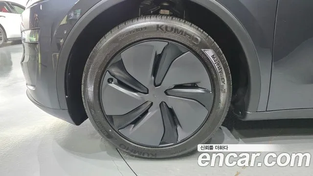 Tesla Model Y — Фото автомобиля 5