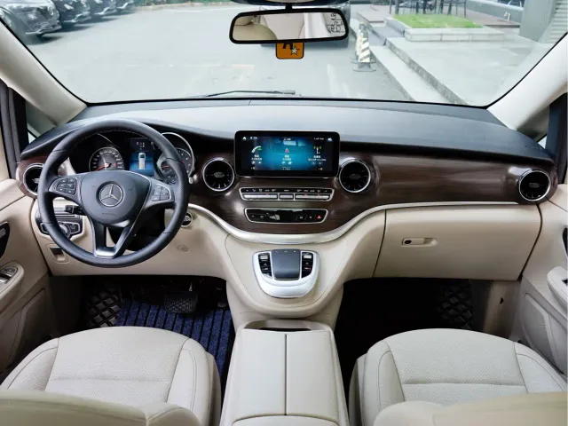 Mercedes-Benz V-Class — Фото автомобиля 17