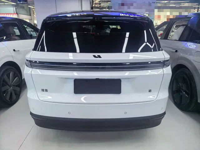 Li Auto i8 — Фото автомобиля 10