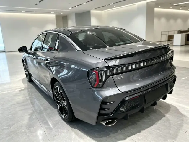 Lynk & Co 03 — Фото автомобиля 9