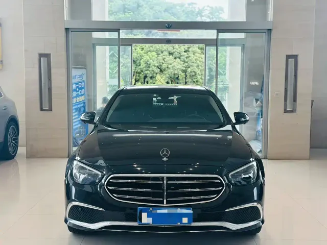 Mercedes-Benz E-Class — Фото автомобиля 2