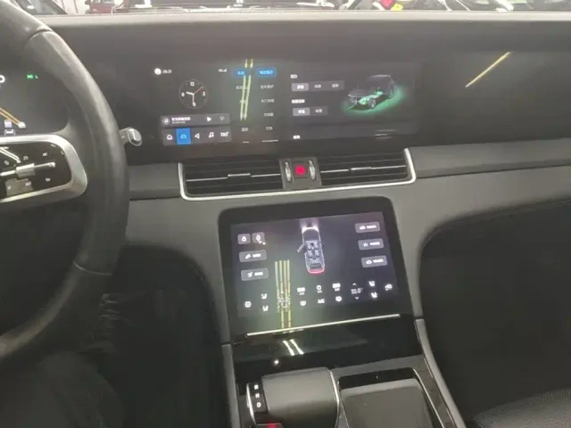 Li Auto ONE — Фото автомобиля 12