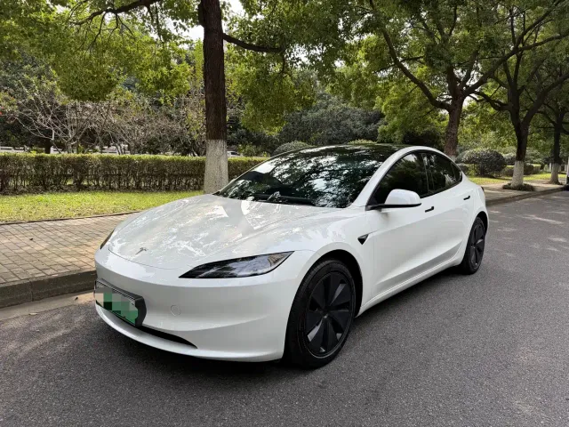 Фотография автомобиля — Tesla Model 3