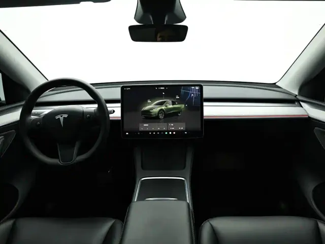 Tesla Model Y — Фото автомобиля 15