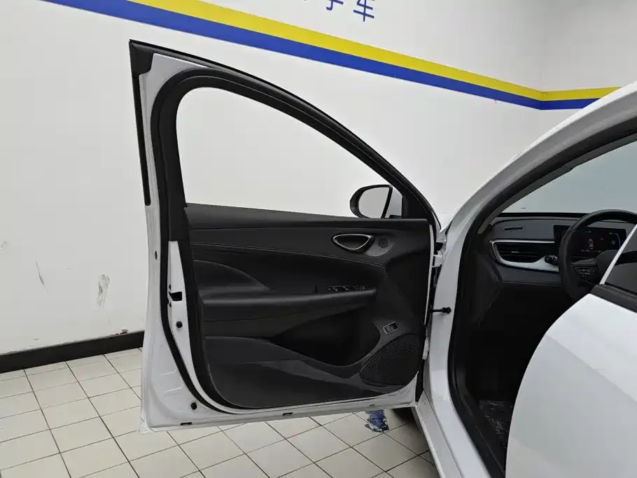 BYD Hai Bao 05 DM-i 2025 DM-i Smart Drive Edition 55KM Luxury — Фото автомобиля 7