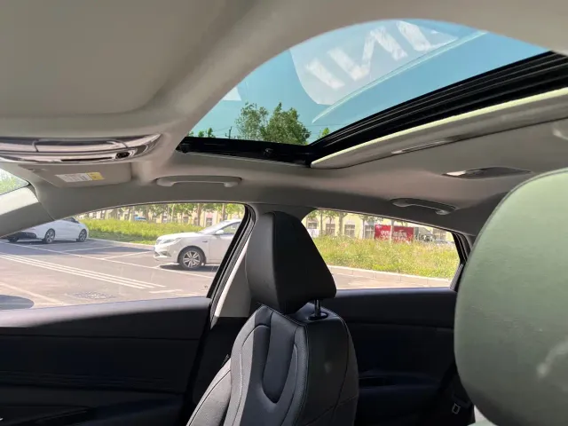 Hyundai Elantra — Фото автомобиля 12