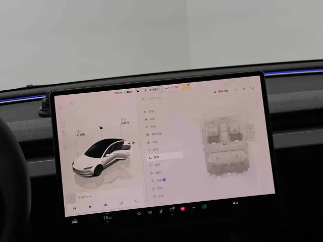 Tesla Model 3 — Фото автомобиля 10