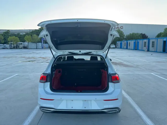 Volkswagen Golf — Фото автомобиля 7
