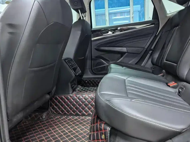 Volkswagen Passat — Фото автомобиля 9