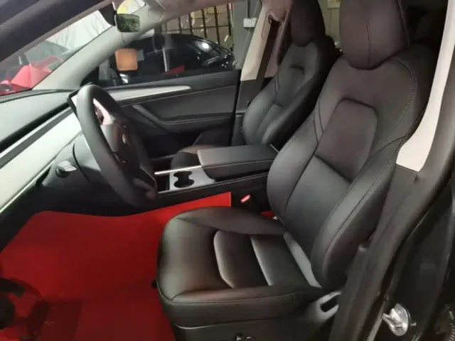 Tesla Model Y — Фото автомобиля 14