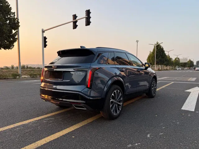 Cadillac XT5 — Фото автомобиля 11