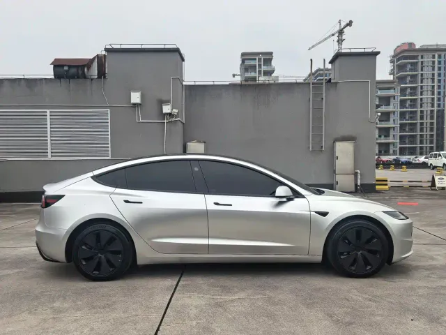 Tesla Model 3 — Фото автомобиля 4