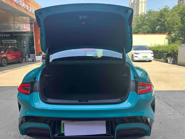 Xiaomi SU7 — Фото автомобиля 16