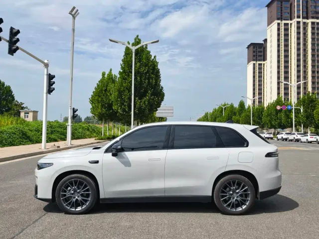 Leapmotor C10 — Фото автомобиля 7