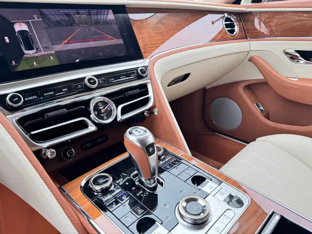 Bentley Flying Spur Plug-in Hybrid 2026 Model 4.0T V8 Standard Edition — Фото автомобиля 11