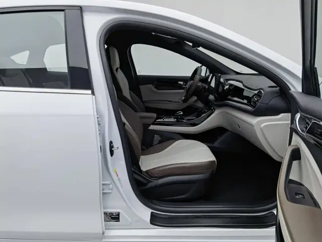 BYD Qin PLUS — Фото автомобиля 23