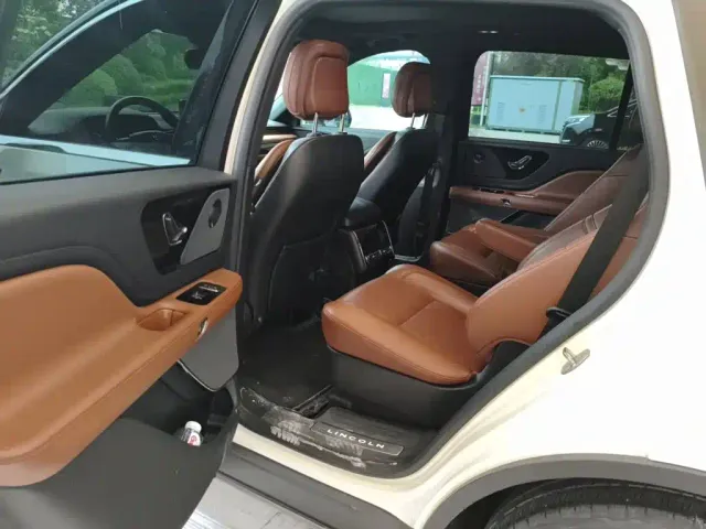 Lincoln Aviator — Фото автомобиля 13