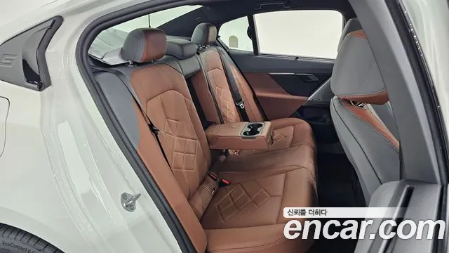 BMW 5 Series G60 — Фото автомобиля 26