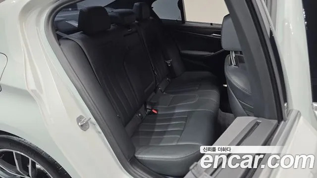 BMW 5 Series G30 — Фото автомобиля 18
