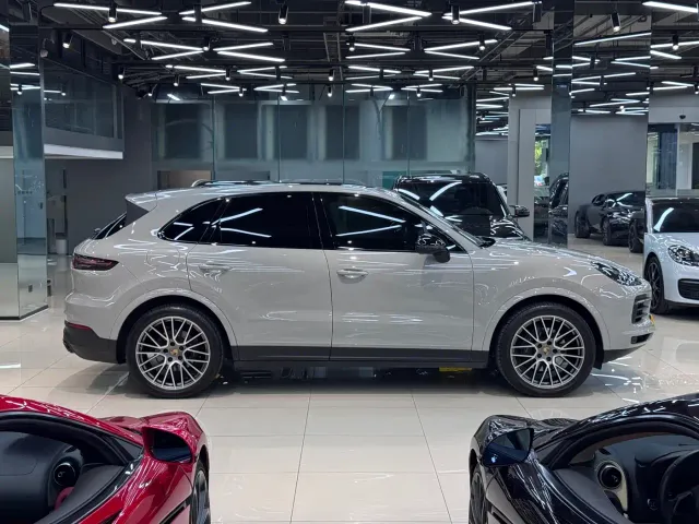 Porsche Cayenne — Фото автомобиля 3
