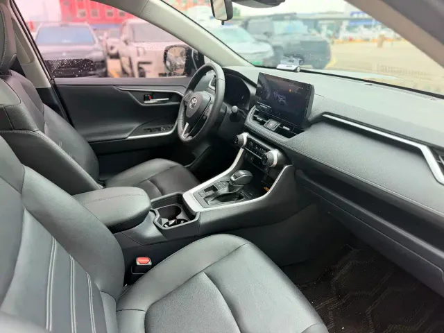 Toyota RAV4 — Фото автомобиля 9