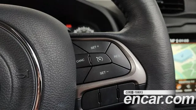 Jeep Renegade — Фото автомобиля 13