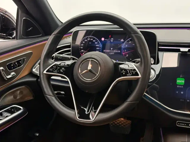 Mercedes-Benz E-Class — Фото автомобиля 12